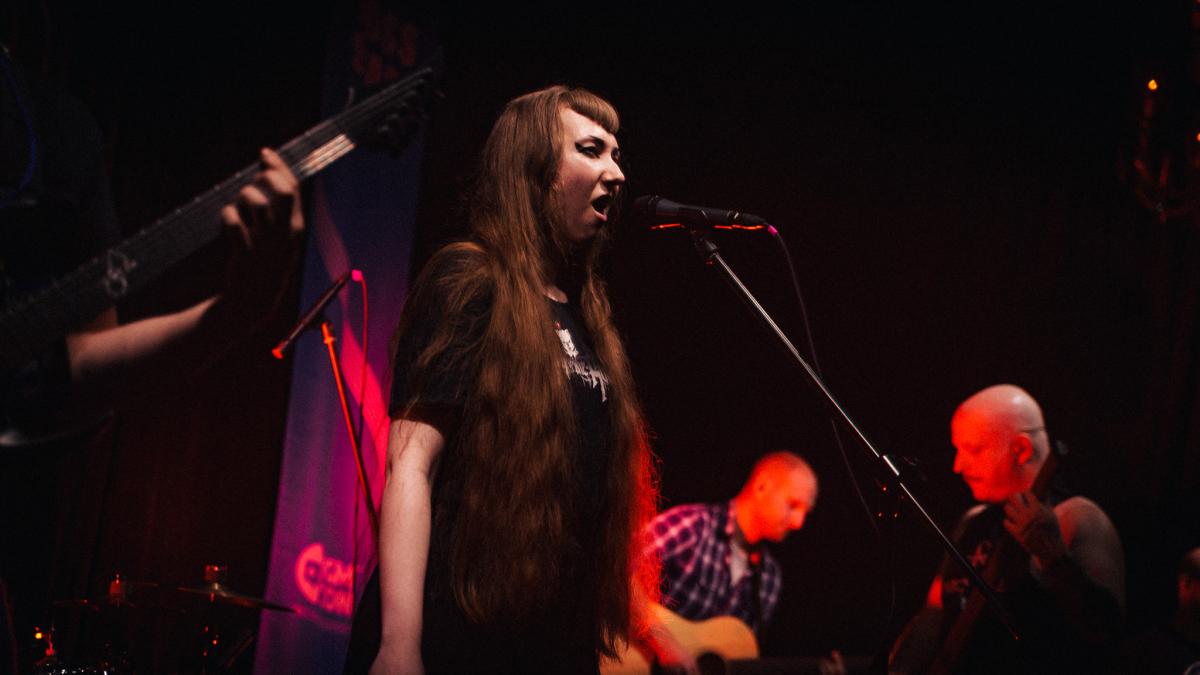 Mahn (arm), Kat, Scott, and Adam during soundcheck